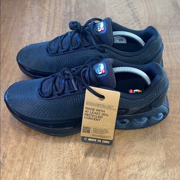 Nike Black Air Max DN Men's Sneakers - Picture 2 of 7